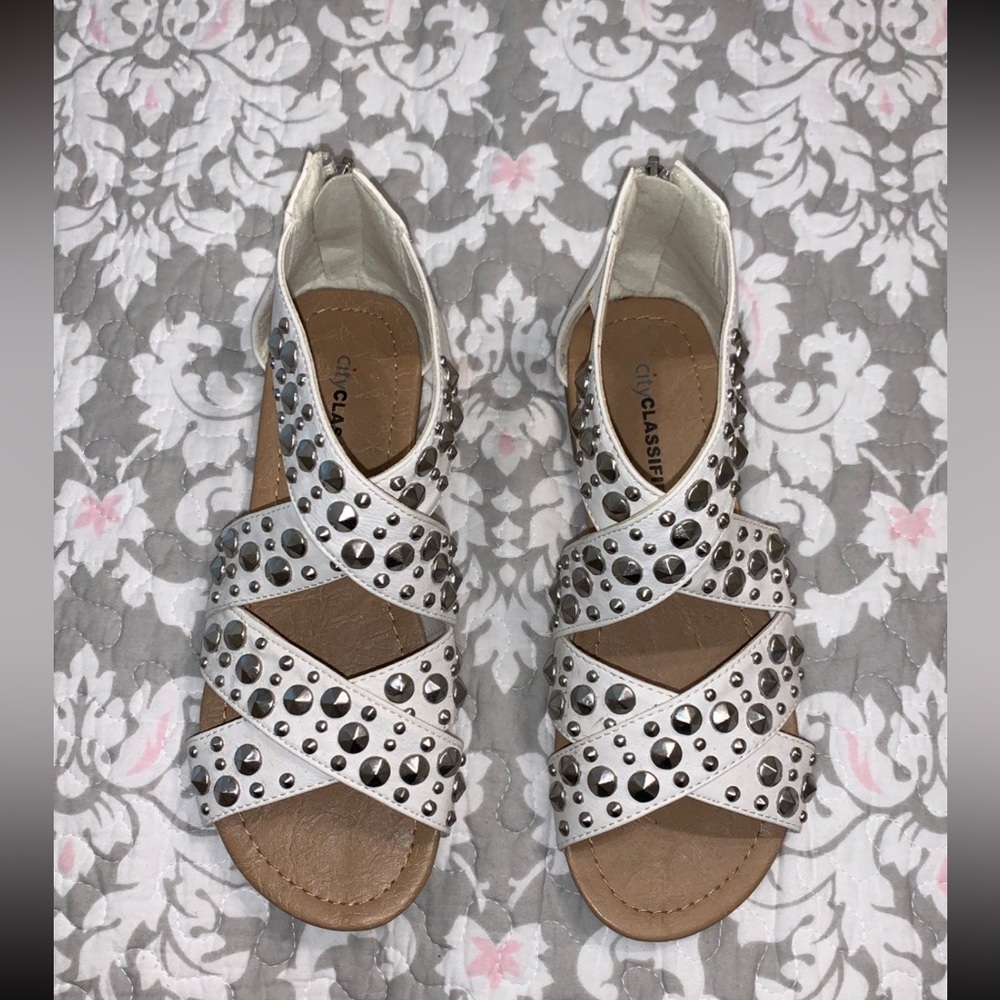 White City Classified sandals 6 1/2